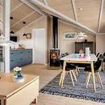 Two-bedroom In 펜션