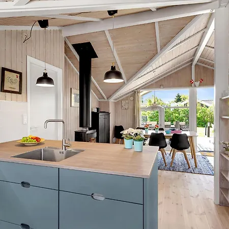 2 Bedroom Amazing In Holiday home
